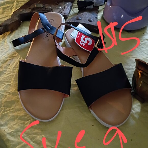 Garage sale - Picture 2 of 16